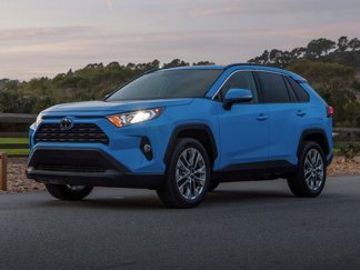 Used 2020 Toyota RAV4 LE image 1