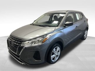 Used 2021 Nissan Kicks S image 1