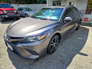 Used 2018 Toyota Camry SE image 1
