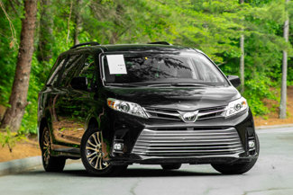Used 2018 Toyota Sienna XLE image 1