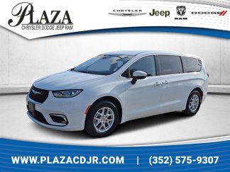 Used 2023 Chrysler Pacifica Touring-L image 1