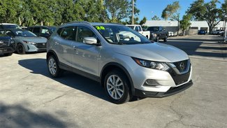 Used 2020 Nissan Rogue Sport SV image 1