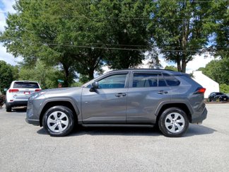Used 2021 Toyota RAV4 LE image 1