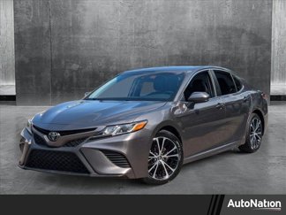 Used 2018 Toyota Camry SE image 1