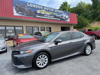 Used 2018 Toyota Camry LE image 1