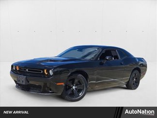 Used 2019 Dodge Challenger SXT image 1