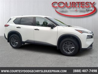 Used 2022 Nissan Rogue S image 1