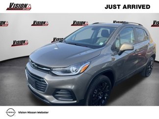Used 2022 Chevrolet Trax LT w/ Premium Seat Package image 1