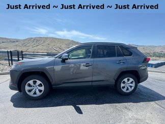 Used 2019 Toyota RAV4 LE image 1