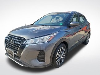 Used 2021 Nissan Kicks SV image 1