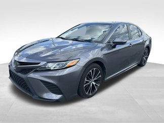 Used 2020 Toyota Camry SE image 1