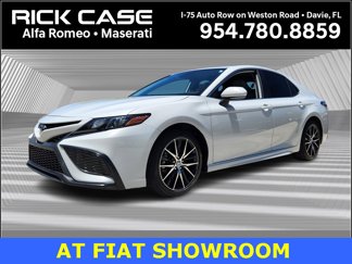 Used 2023 Toyota Camry SE image 1