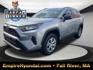 Used 2021 Toyota RAV4 LE image 1