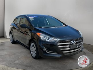 Used 2017 Hyundai Elantra GT image 1