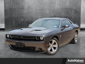 Used 2016 Dodge Challenger SXT image 1