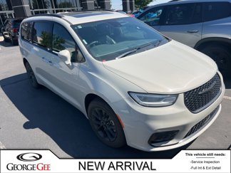 Used 2021 Chrysler Pacifica Limited w/ S Appearance Package image 1