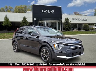 Used 2023 Kia Niro EX image 1