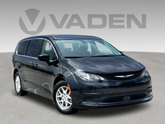 Used 2022 Chrysler Voyager LX image 1