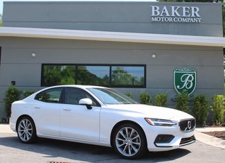 Used 2021 Volvo S60 T5 Momentum w/ Premium Package image 1