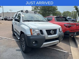Used 2015 Nissan Xterra PRO-4X image 1