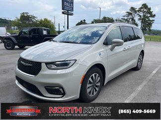 Used 2021 Chrysler Pacifica Touring image 1