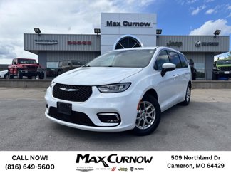 Used 2023 Chrysler Pacifica Touring-L image 1
