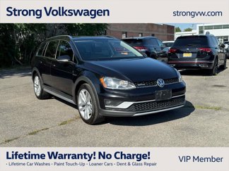 Used 2017 Volkswagen Golf Alltrack S image 1