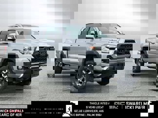 Used 2018 Toyota Tacoma SR image 1