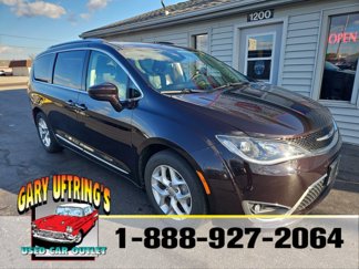 Used 2019 Chrysler Pacifica Touring-L Plus w/ Tire & Wheel Group image 1