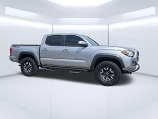 Used 2017 Toyota Tacoma TRD Off-Road w/ Premium & Technology Package image 1