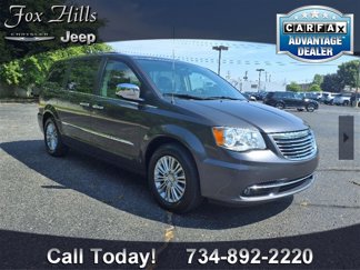 Used 2015 Chrysler Town & Country Touring-L w/ Driver Convenience Group image 1