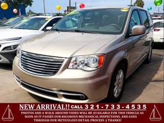 Used 2013 Chrysler Town & Country Touring image 1