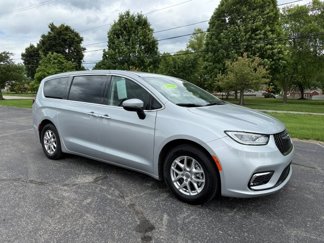 Used 2023 Chrysler Pacifica Touring-L image 1