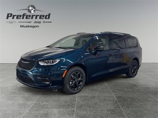 New 2025 Chrysler Pacifica Select image 1
