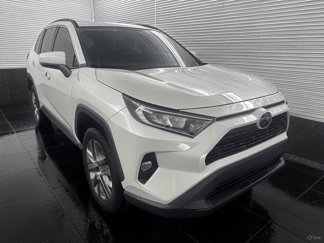 Used 2021 Toyota RAV4 XLE Premium image 1