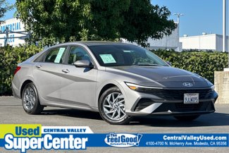Used 2024 Hyundai Elantra SEL image 1