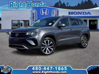 Used 2024 Volkswagen Taos SE image 1