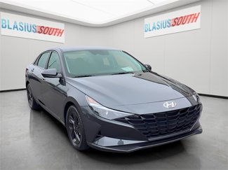 Used 2022 Hyundai Elantra SEL w/ Cargo Package image 1