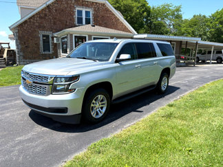 Used 2019 Chevrolet Suburban LT image 1