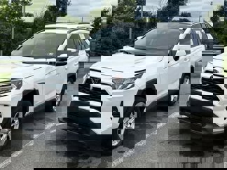 Used 2021 Toyota RAV4 XLE image 1