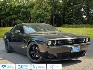 Used 2016 Dodge Challenger SXT image 1