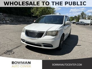 Used 2014 Chrysler Town & Country S image 1