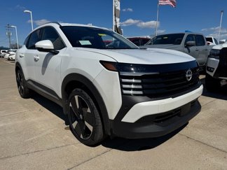 New 2025 Nissan Kicks SR image 1