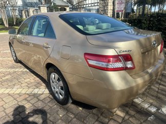Used 2011 Toyota Camry LE image 1