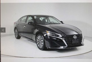 Used 2023 Nissan Altima 2.5 SV image 1