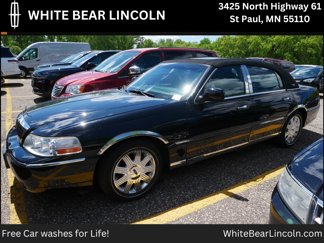 Used 2005 Lincoln Town Car Signature Limited image 1