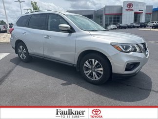 Used 2020 Nissan Pathfinder S image 1