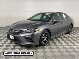 Used 2018 Toyota Camry SE image 1