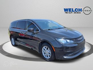 Used 2022 Chrysler Voyager LX image 1