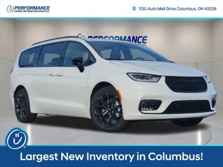 New 2024 Chrysler Pacifica Touring-L w/ Uconnect Theater Family Group image 1